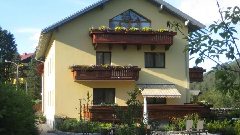 Holiday apartment with garden - Image 1
