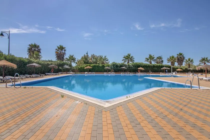 Appartement de vacances avec terrasse et piscine - Image 1