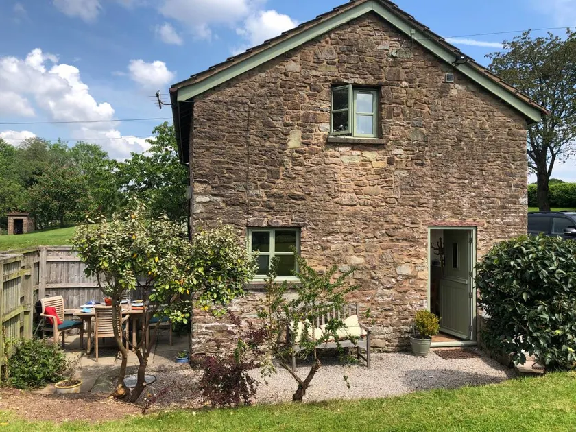 Cottage with garden - Image 1