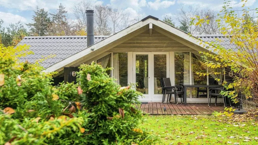 Holiday home with terrace & BBQ - Image 1