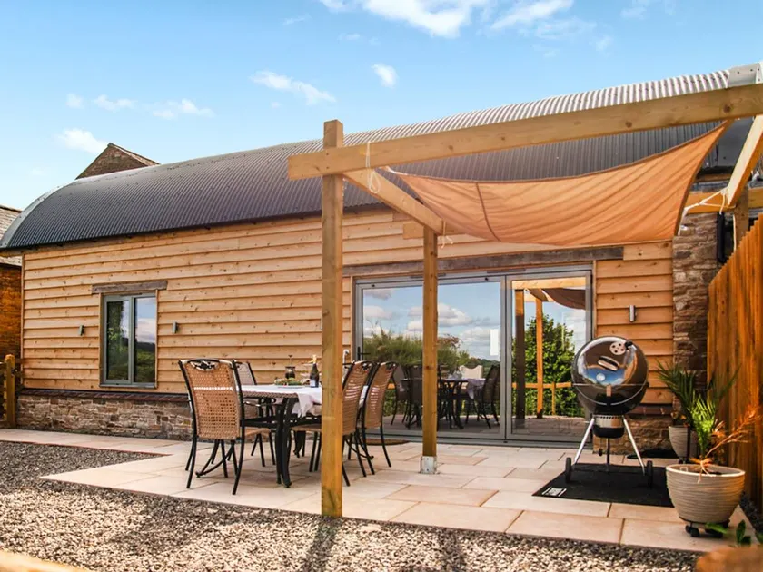 Child-friendly pleasant cottage with garden, barbecue & terrace - Image 1