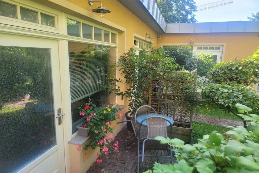 House with terrace & garden - Image 1