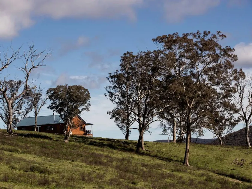 Secluded Cabin Rental with Views of Blue Mountains near Mudgee, New South Wales - Image 1