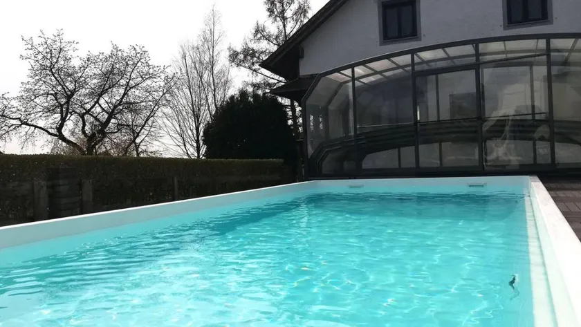 Holiday apartment with terrace, pool & garden - Image 1
