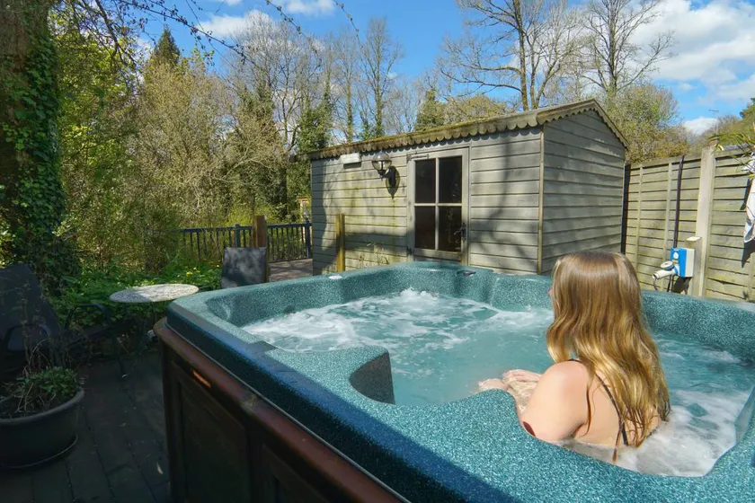 Beech Cottage Sleeps 4 with Hot Tub - Image 1