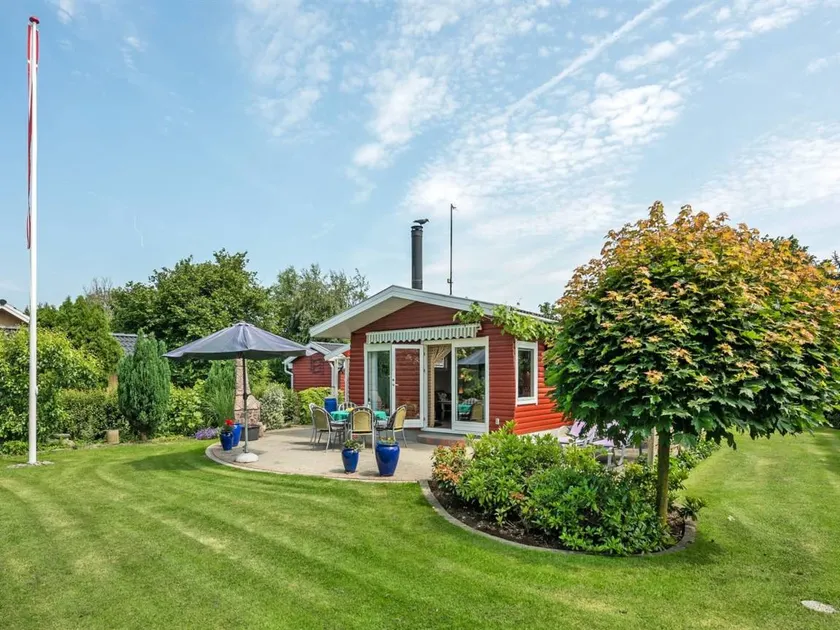 Holiday home with terrace & barbeque - Image 1