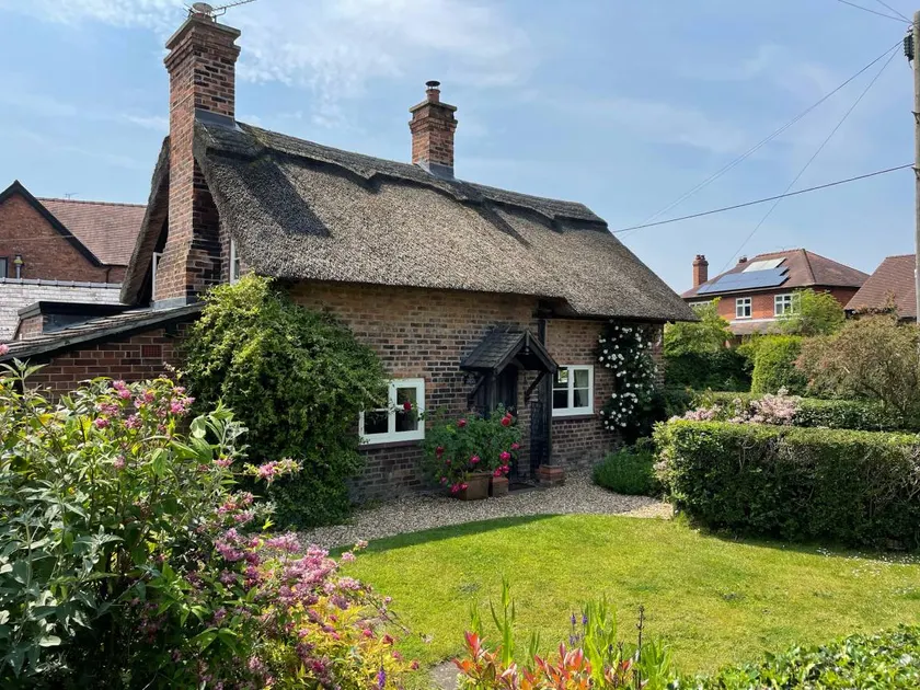 Family-oriented charming cottage with garden | Dogs allowed - Image 1