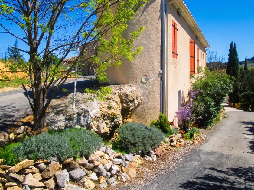 Charming Countryside House in Tournissan with Large Garden - Image 1