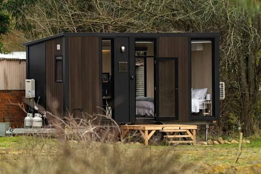 Wonderful Tiny House with Epic Views in Victoria - Image 1