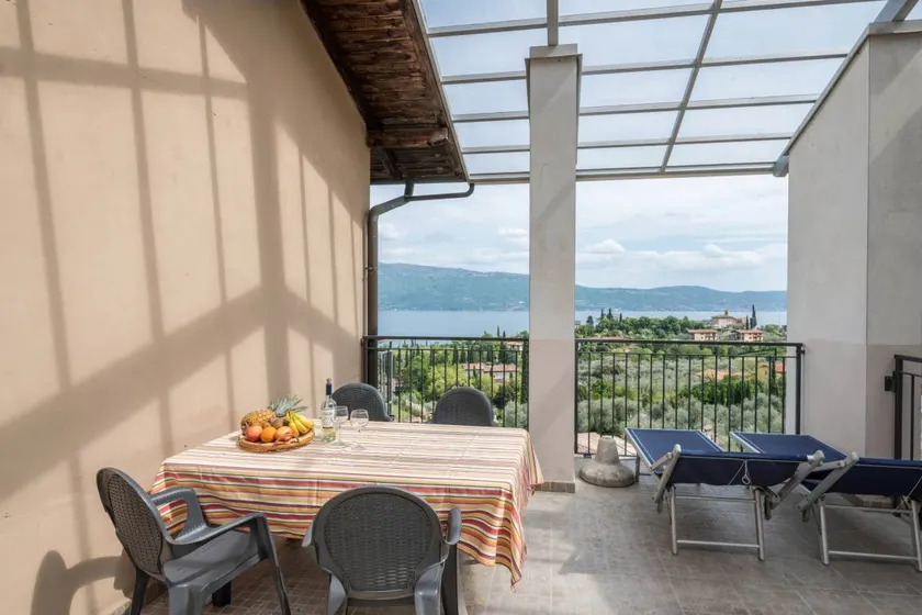Appartement avec terrasse, internet haut débit et jacuzzi | Vue jardin - Image 1