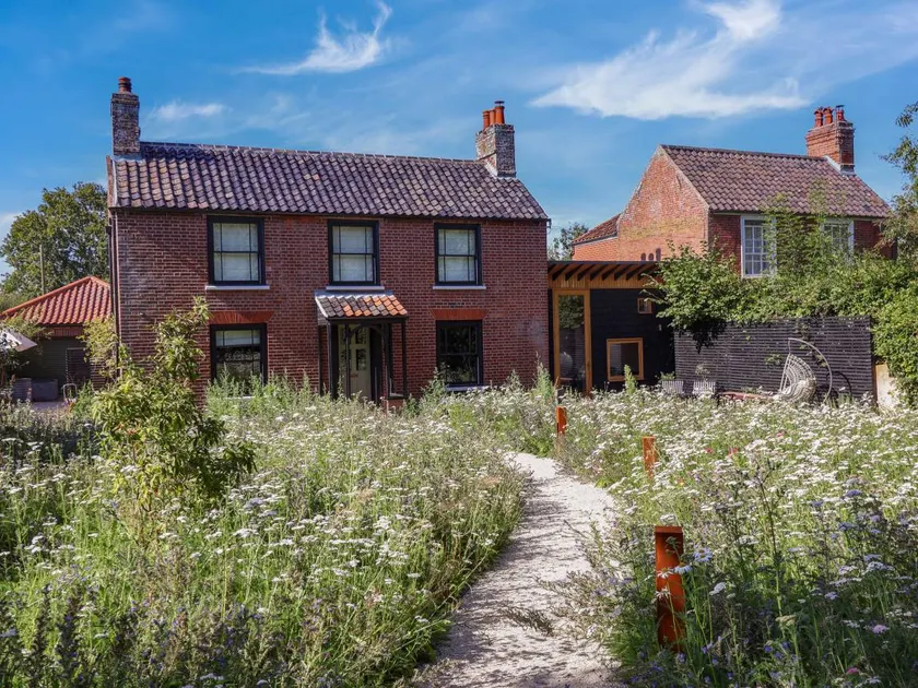 Cottage with garden & barbecue - Image 1