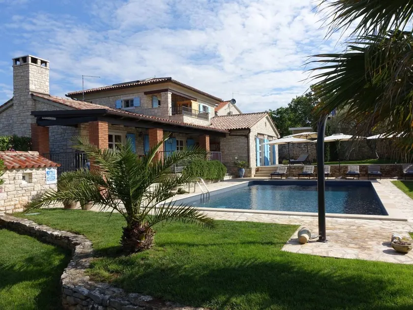Familienorientierte weiträumige Villa mit Pool und Terrasse | Hunde erlaubt - Image 1