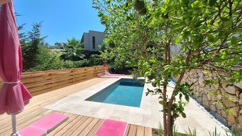 Voll ausgestattete Villa mit Pool, Terrasse und Garten | Gartenblick - Image 1