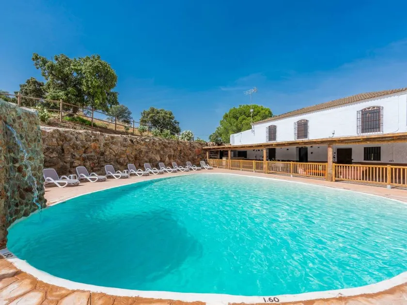House with hot tub, terrace & BBQ - Image 1
