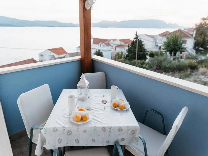 One bedroom apartment with balcony and sea view Komarna, Neretva Delta - Ušće Neretve (A-21938-e) - Image 1