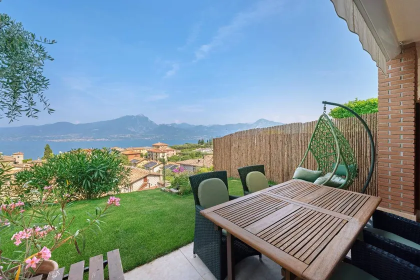 Flat with terrace & garden | Mountain view - Image 1