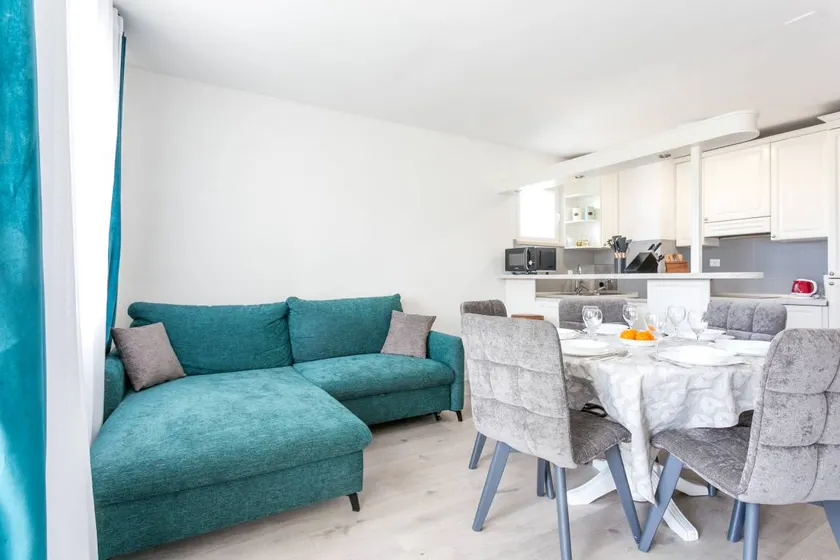 Fully equipped holiday apartment with terrace - Image 1