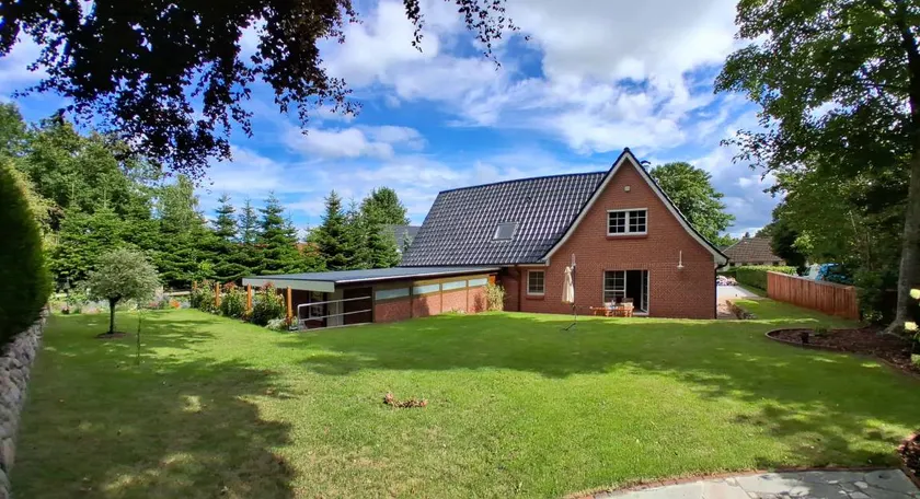 Holiday Home 'Holidate-Inn' with Private Terrace, Private Garden and Wi-Fi - Image 1