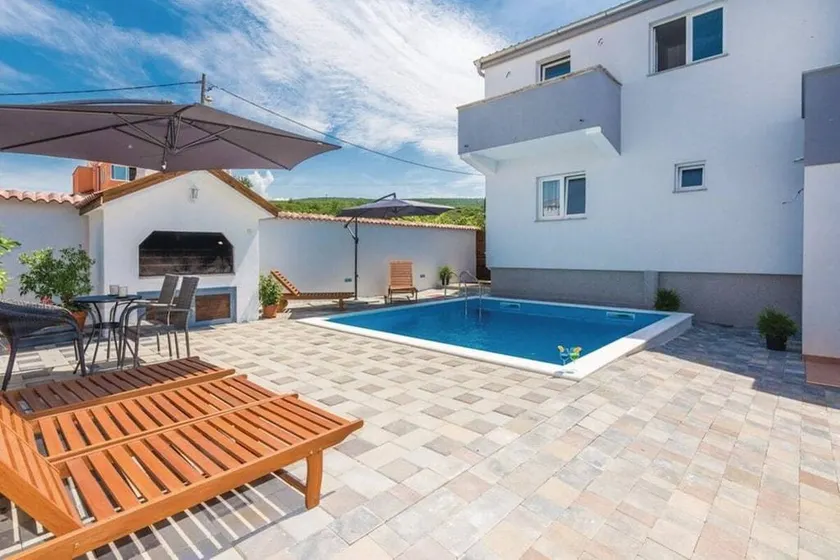 Villa con terraza - Image 1