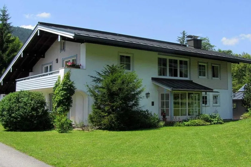 Holiday home with terrace - Image 1