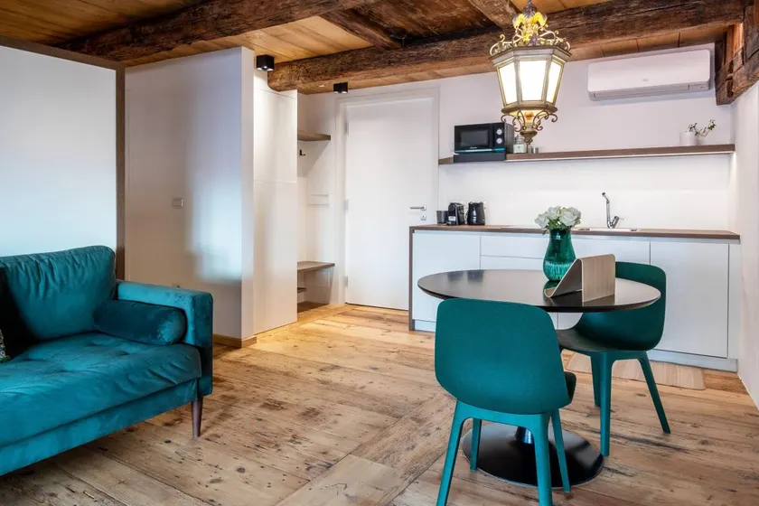 Flat with terrace | City view - Image 1