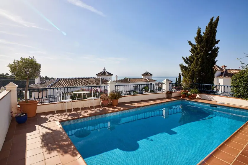 Holiday Home "Stunning Villa with Private Pool", Sea View & Wi-Fi - Image 1