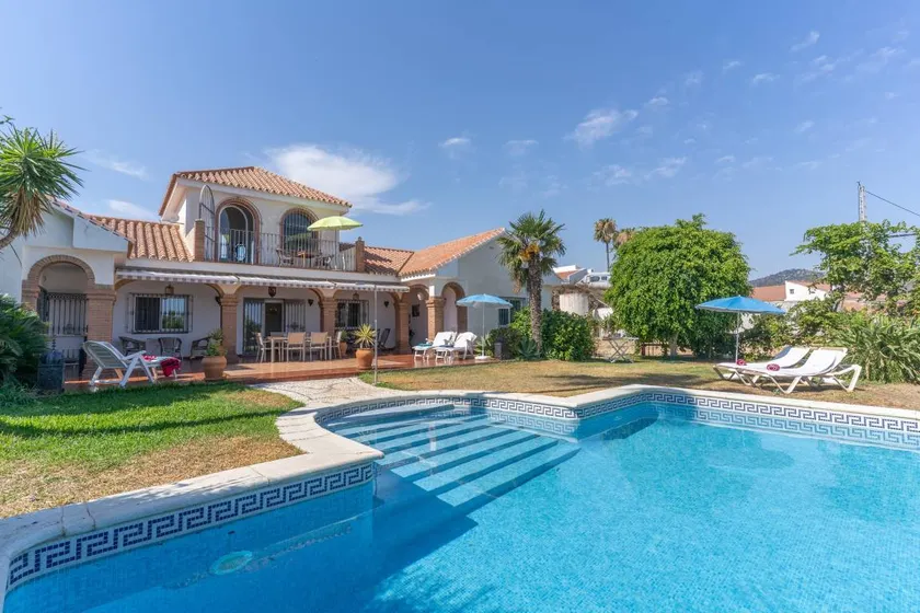 Voll ausgestattetes Ferienhaus mit Terrasse, Grill und Pool | Meerblick - Image 1