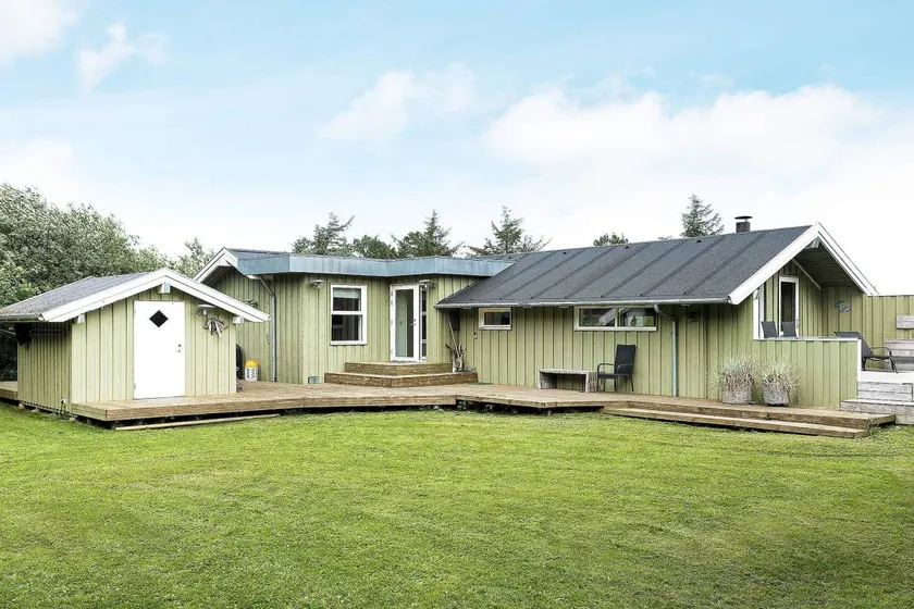 House with hot tub, sauna & BBQ - Image 1