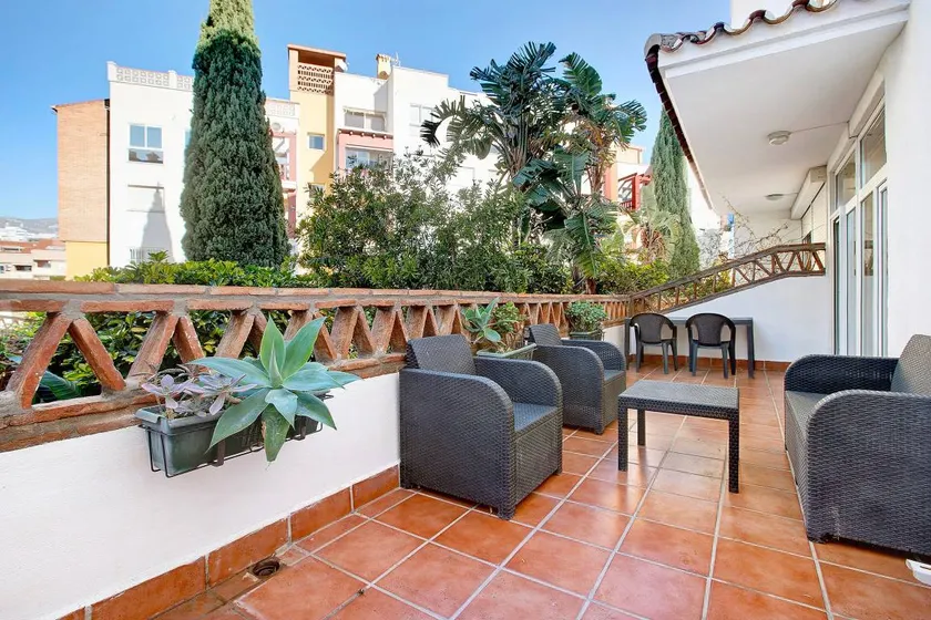 Apartment with pool & terrace | Garden view - Image 1