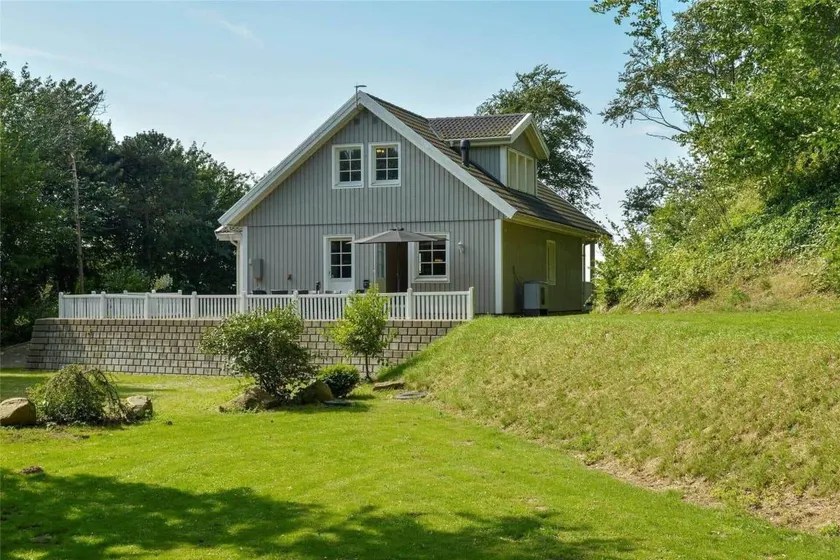 House with barbeque, terrace & jacuzzi | Sea view - Image 1