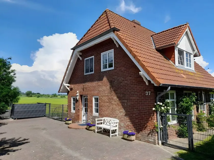 Holiday Home 'Seestern' with Private Terrace, Private Garden and Wi-Fi - Image 1