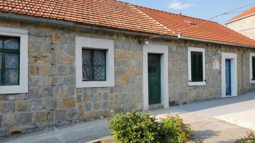 Casa con terraza y barbacoa - Image 1