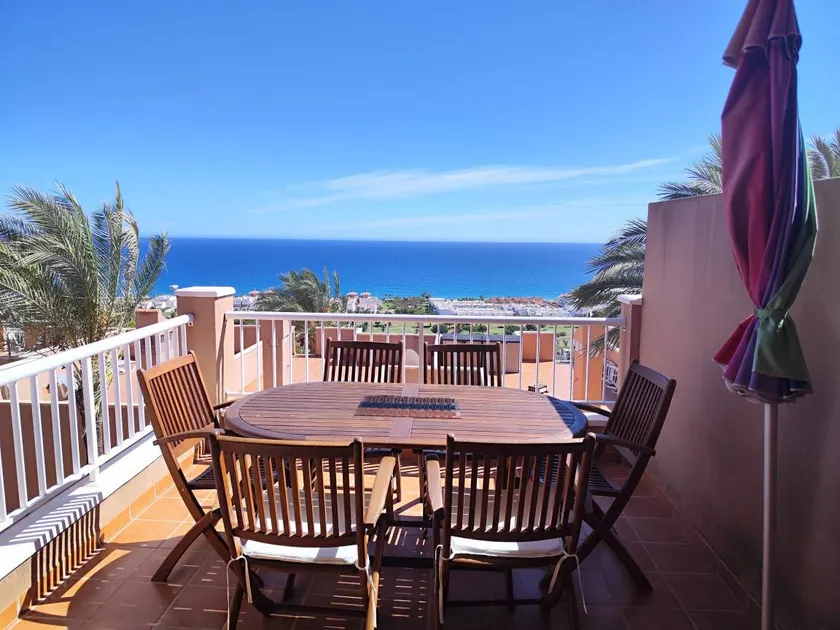 Appartamento con piscina e terrazza | Vista sul mare | Adatto per il telelavoro - Image 1