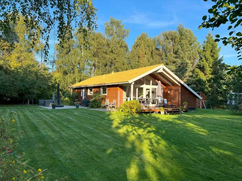 House with jacuzzi, terrace & barbeque - Image 1