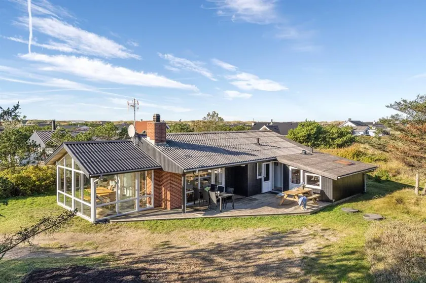 Fully equipped pleasant house with terrace & sauna - Image 1