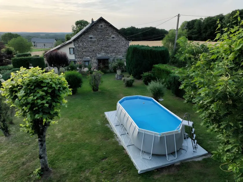 Family-friendly lovely cottage with pool, garden & barbeque | Garden view | Perfect for remote work | Pets allowed - Image 1