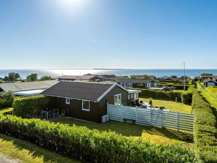 Pleasant holiday home with BBQ | Next to the beach | Pets are welcome - Image 1