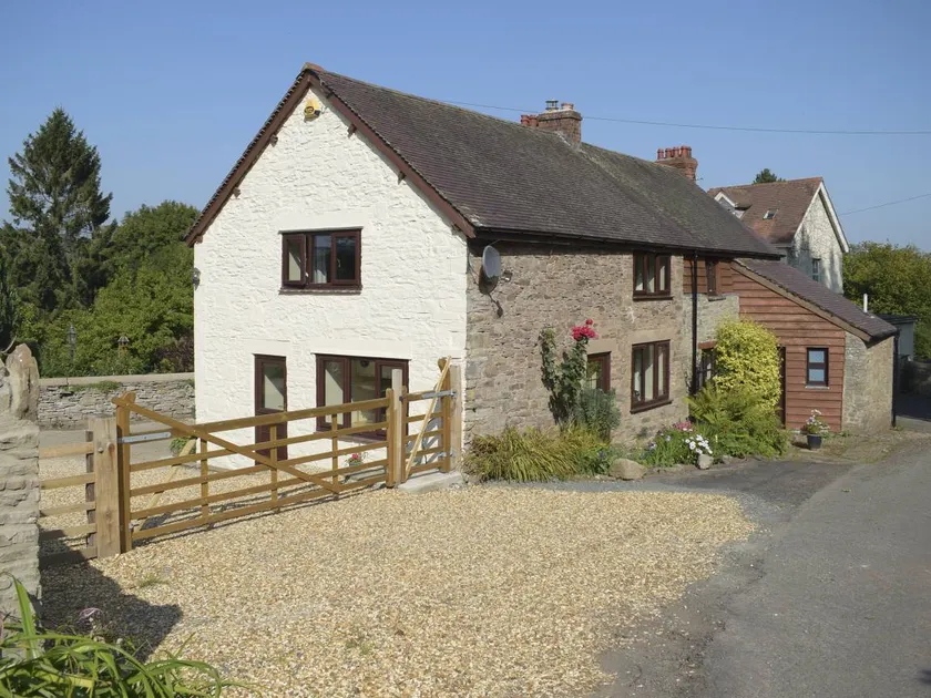 Cottage with garden & barbeque - Image 1