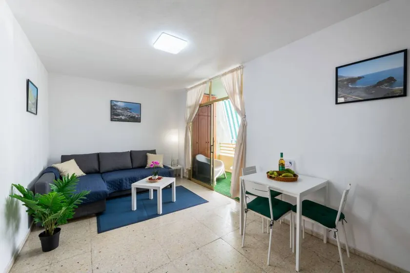 Appartement de vacances adapté aux familles avec internet haut débit | Vue montagne | À côté de la plage - Image 1