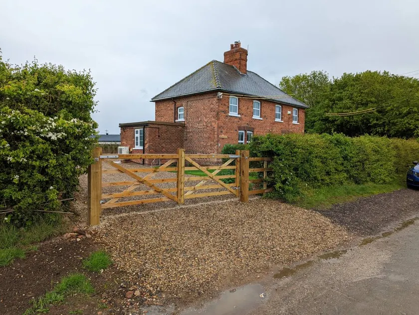 Family-oriented cottage with garden | Pets are welcome - Image 1