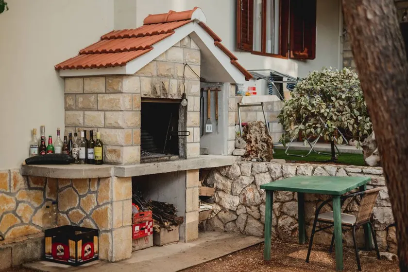 Charming flat with BBQ & garden | Sea view | Pets allowed - Image 1