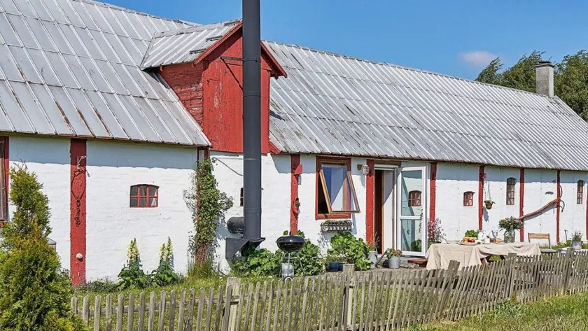 Holiday home with terrace & barbeque - Image 1