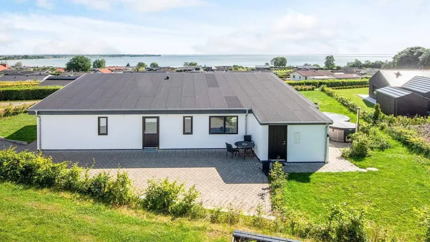 Charming house with terrace, barbecue & sauna | Beach nearby - Image 1