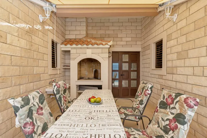 Private room with garden & terrace - Image 1