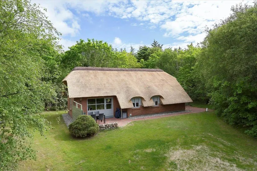 House with terrace & barbeque - Image 1