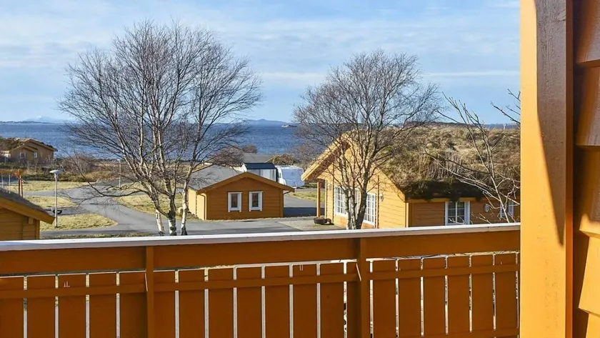 House with terrace & garden - Image 1