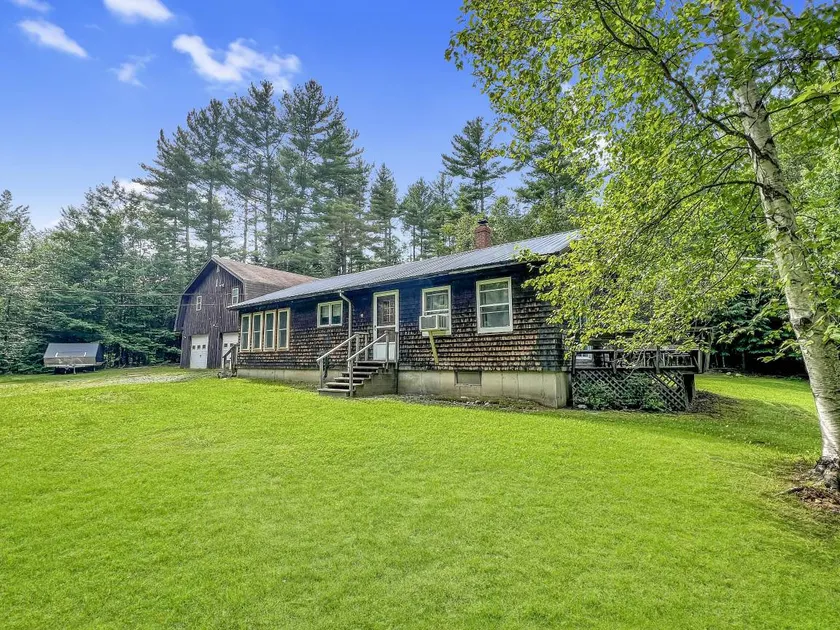 Holiday home with barbeque - Image 1