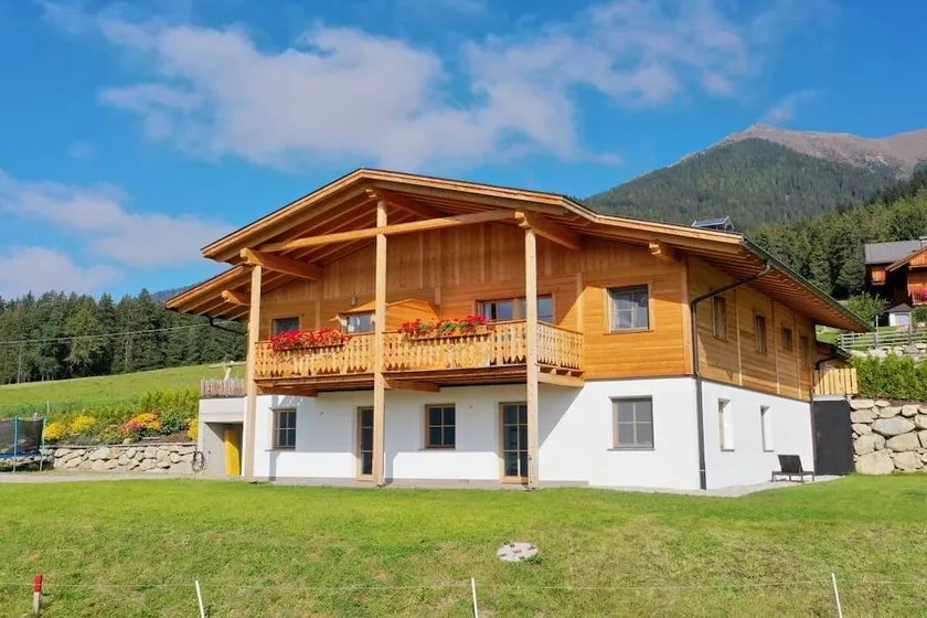 Holiday home with garden - Image 1