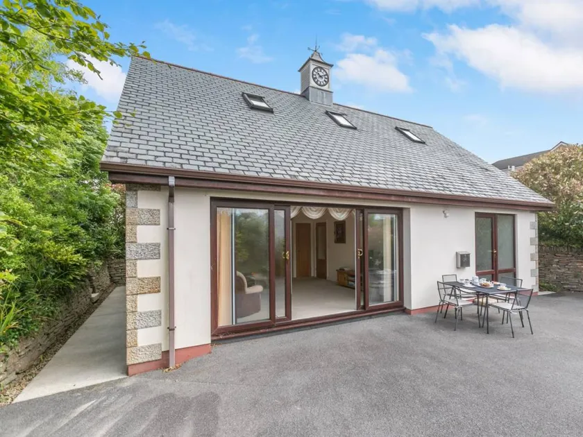 House with garden - Image 1