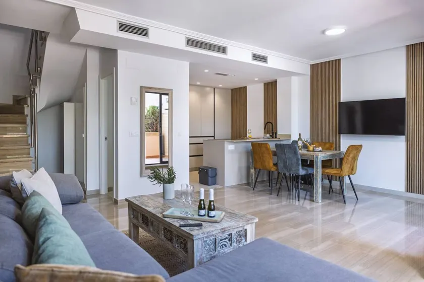 Fully equipped charming flat with terrace, pool & garden - Image 1